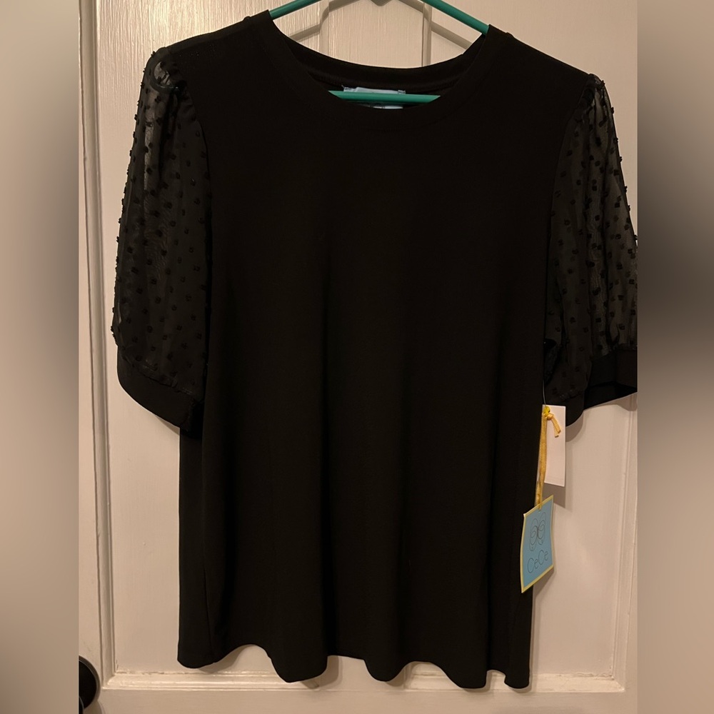 CeCe Classic Black Top with lace sleeves - M